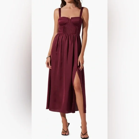 Astr | Dresses | Astr The Label Pleated Bustier Midi Dress In Color Wine |  Poshmark